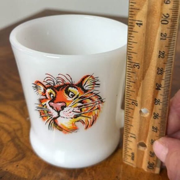 5 Vintage FIRE KING MILK GLASS MUGS, Exxon Tiger - Anchor Hocking Esso EC - Picture 2 of 5